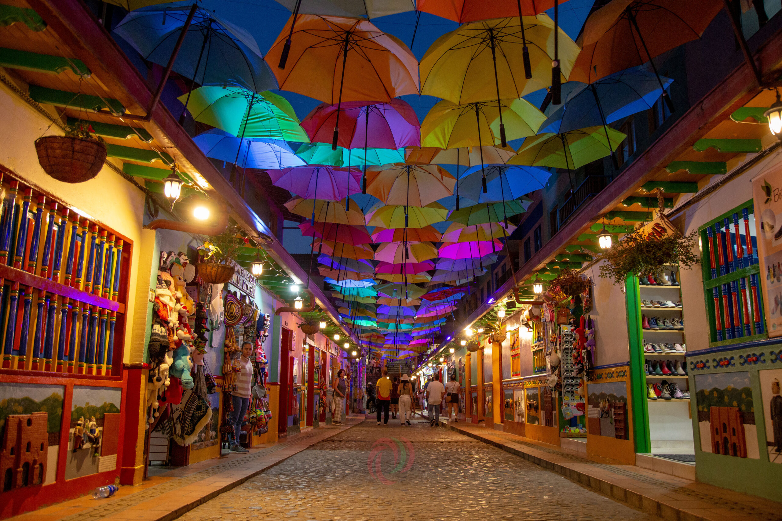 TOUR A GUATAPE PUEBLO